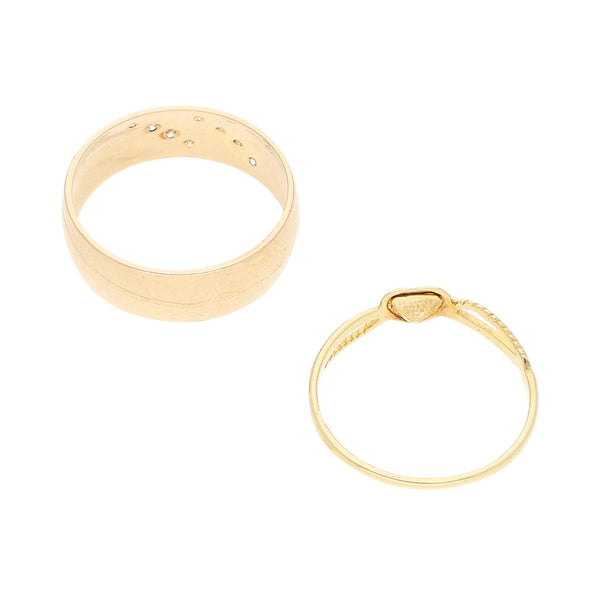 Dos anillos hechuras diferentes con circonias en oro amarillo 14 kilates.