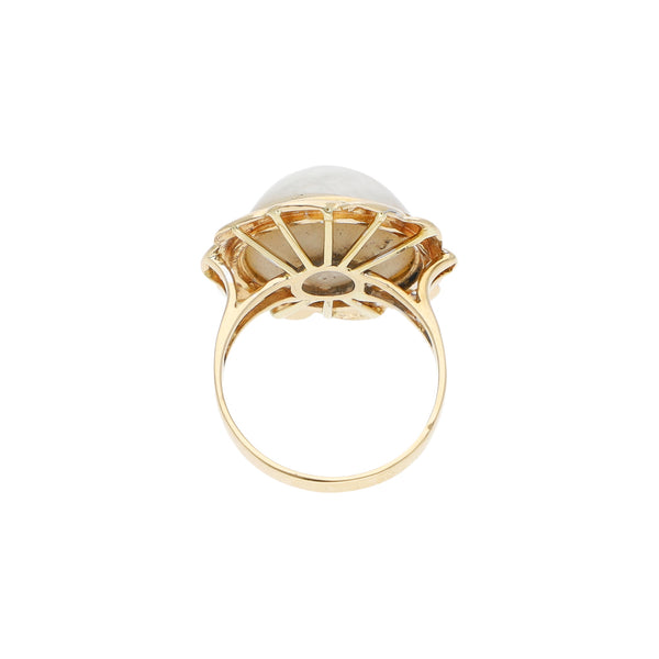 Anillo diseño especial con perla y sintéticos en oro amarillo 14 kilates.