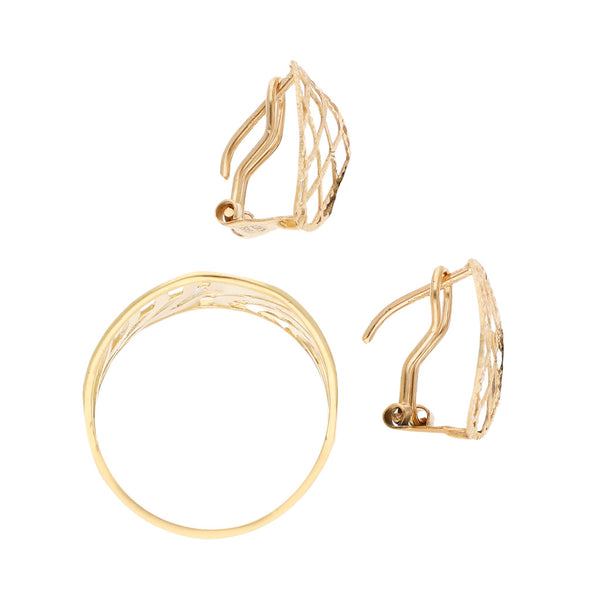 Juego de anillo y aretes calados en oro amarillo 14 kilates.