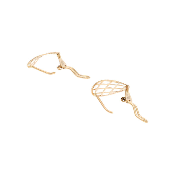 Juego de anillo y aretes calados en oro amarillo 14 kilates.