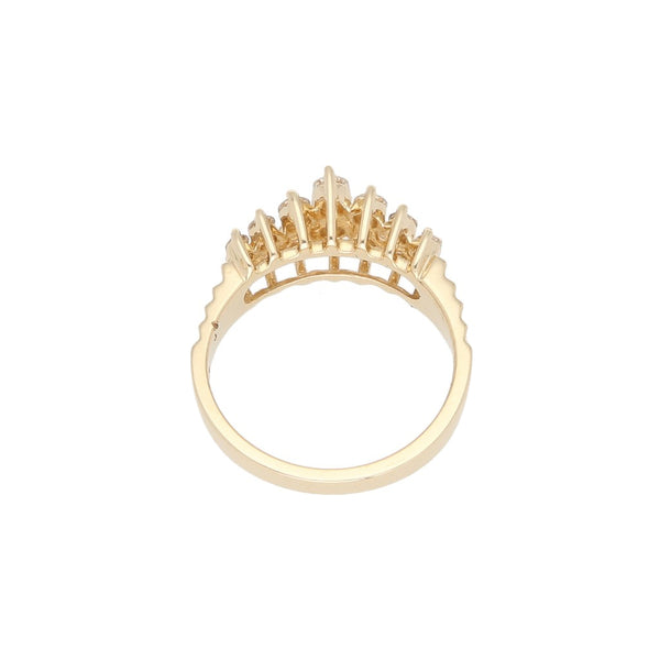 Anillo calado con diamantes en oro amarillo 14 kilates.