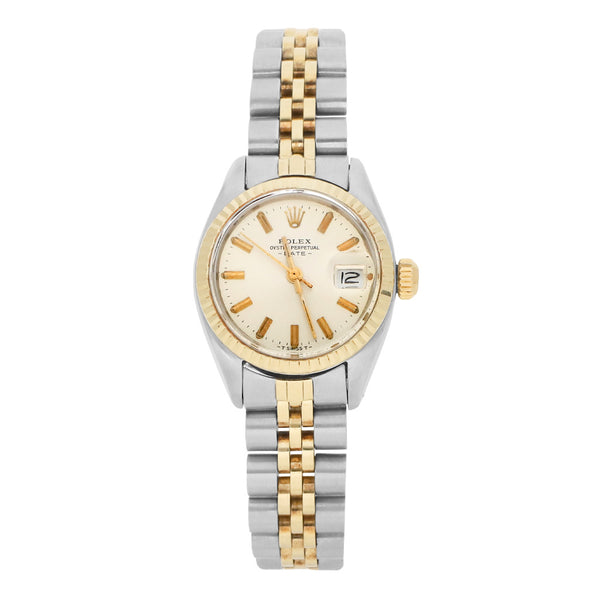 Reloj Rolex para dama modelo Oyster Perpetual Date vistas en oro amarillo 14 kilates.