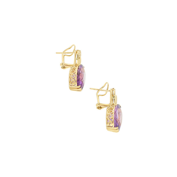 Aretes calados con sintéticos en oro amarillo 18 kilates.