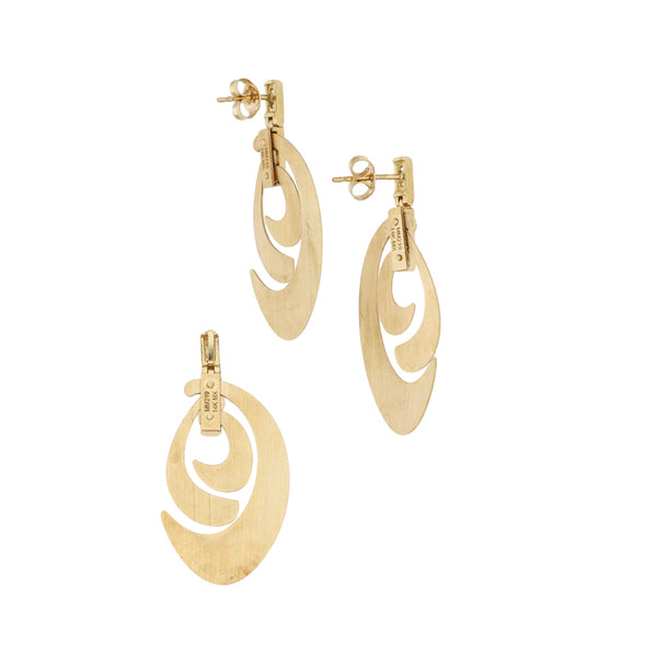 Juego de aretes y dije laminados con sintéticos en oro amarillo 14 kilates.