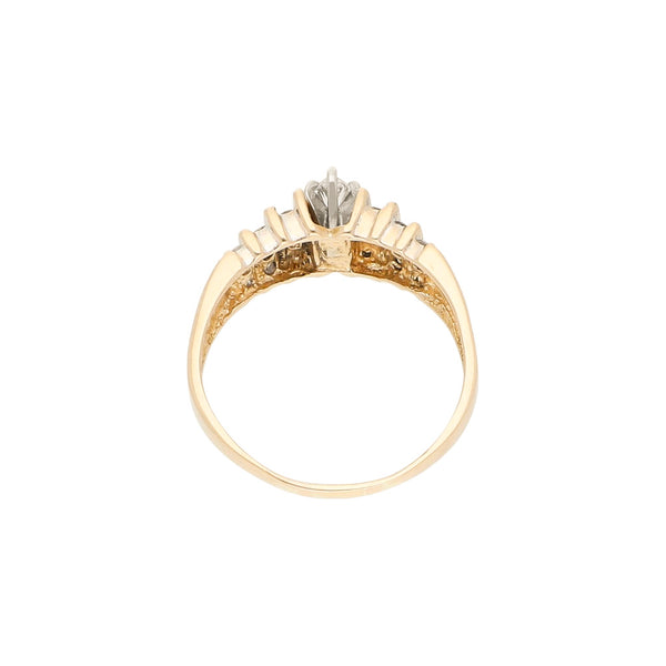 Anillo diseño especial con sintéticos en oro amarillo 14 kilates.