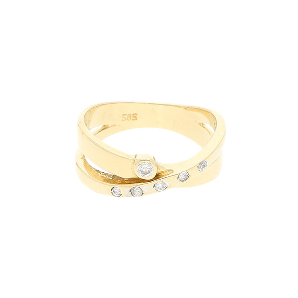 Anillo estilizado con sintéticos en oro amarillo 14 kilates.