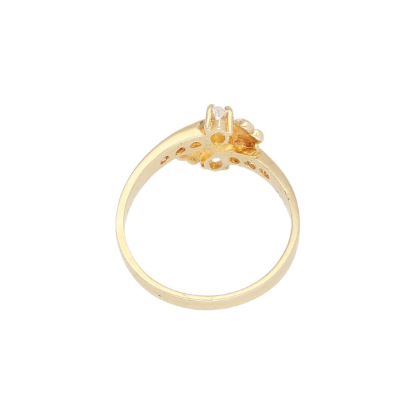 Anillo diseño especial con sintético en oro amarillo 14 kilates.