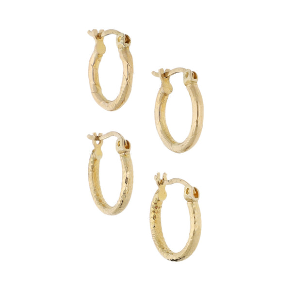 Dos arracadas diseño especial en oro amarillo 14 kilates.