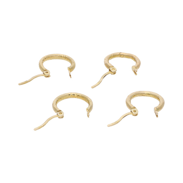 Dos arracadas diseño especial en oro amarillo 14 kilates.