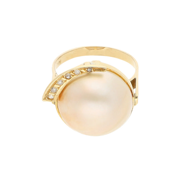 Anillo diseño especial con diamantes y perla en oro amarillo 12 kilates.