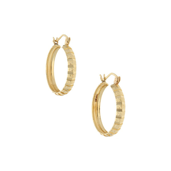 Arracadas labradas en oro amarillo 14 kilates.
