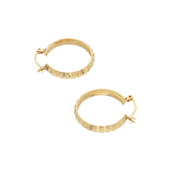 Arracadas labradas en oro amarillo 14 kilates.