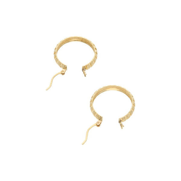 Arracadas labradas en oro amarillo 14 kilates.