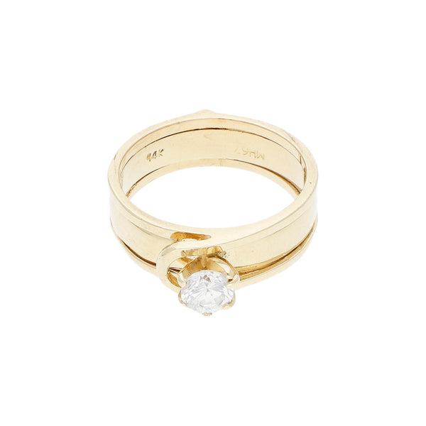Anillo de compromiso de dos piezas con sintético en oro amarillo 14 kilates.