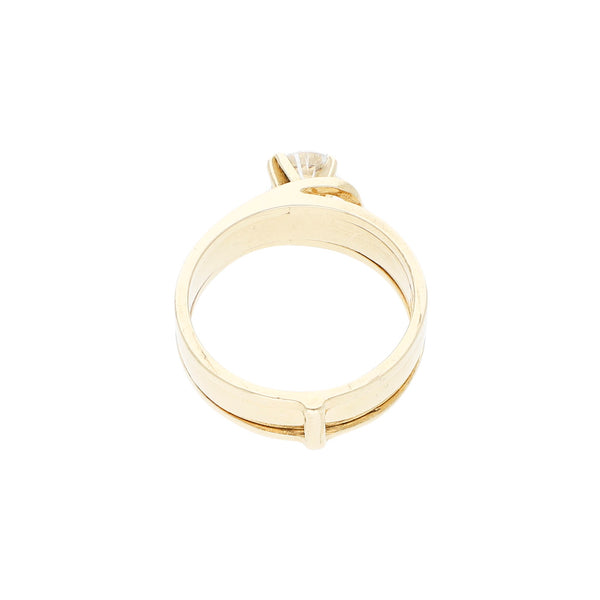 Anillo de compromiso de dos piezas con sintético en oro amarillo 14 kilates.