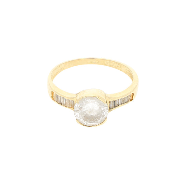 Anillo diseño especial con sintéticos en oro amarillo 14 kilates.
