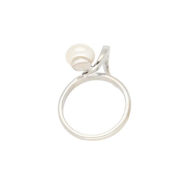 Anillo diseño especial con perla en oro blanco 14 kilates.