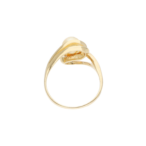 Anillo calado con perla en oro amarillo 14 kilates.