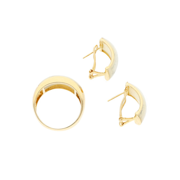 Juego de anillo y aretes estilizado con madre perla en oro amarillo 14 kilates.