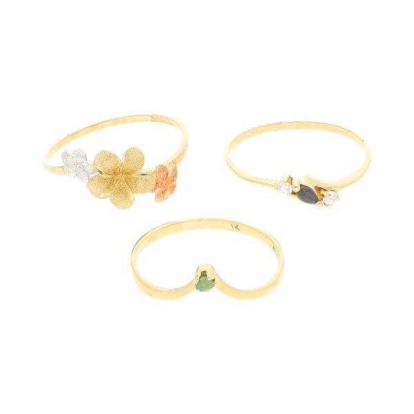 Tres anillos diseño especial con sintéticos en oro tres tonos 14 kilates.