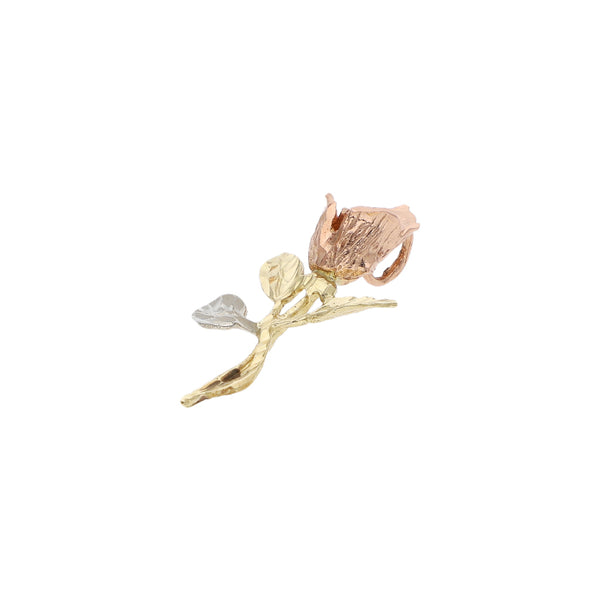 Dije diseño especial motivo rosa en oro tres tonos 14 kilates.