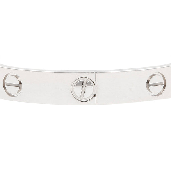 Pulsera de arillo articulada firma Cartier colección LOVE en oro blanco 18 kilates.