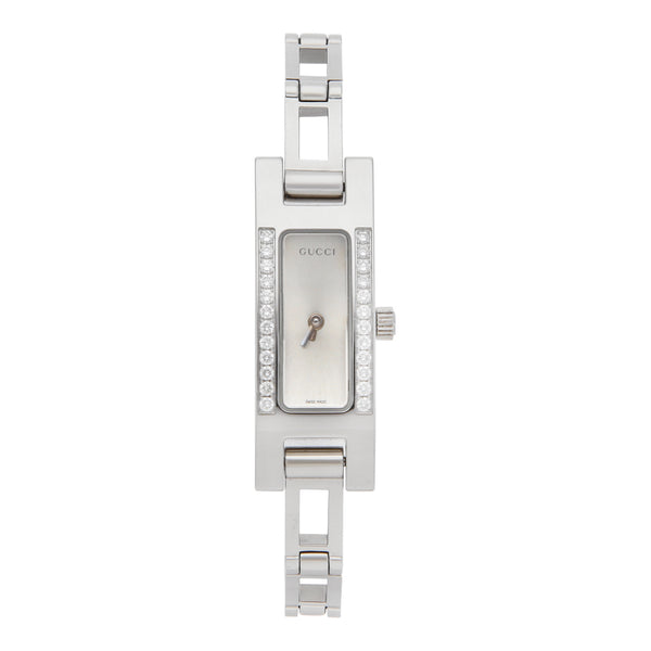 Reloj Gucci para dama en acero inoxidable.
