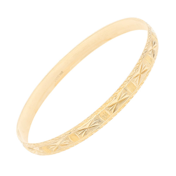 Pulsera de arillo labrada en oro amarillo 14 kilates.