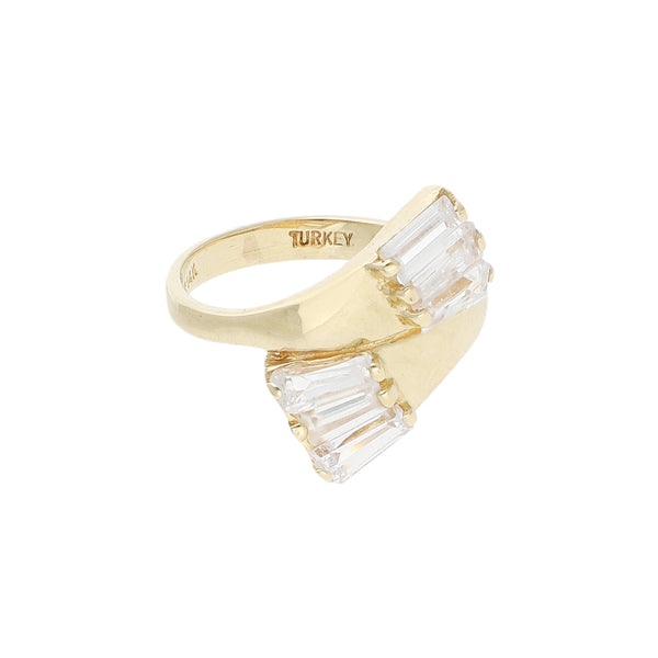 Anillo estilizado con circonias en oro amarillo 14 kilates.