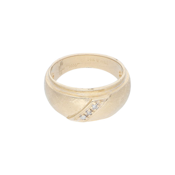 Anillo diseño especial con diamantes en oro amarillo 14 kilates.