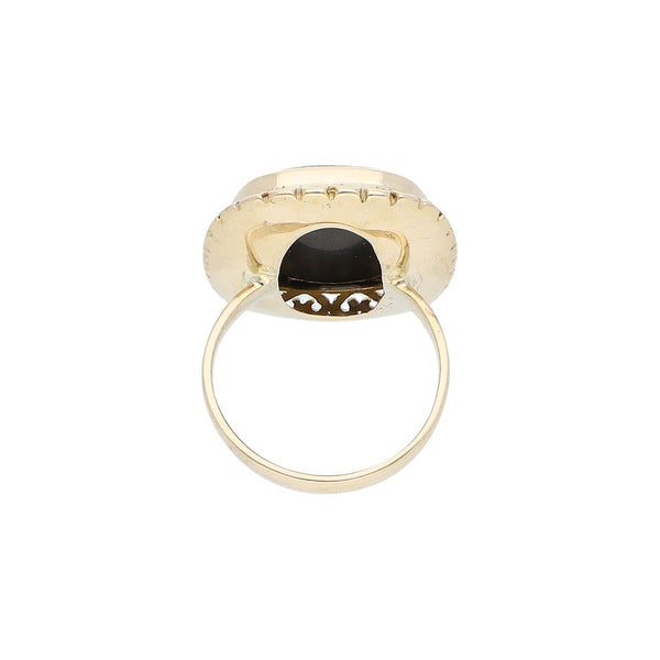 Anillo calado con sintético en oro amarillo 14 kilates.