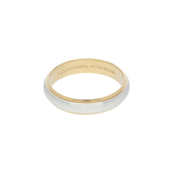 Argolla lisa firma Tiffany & Co. en platino y oro amarillo 18 kilates.