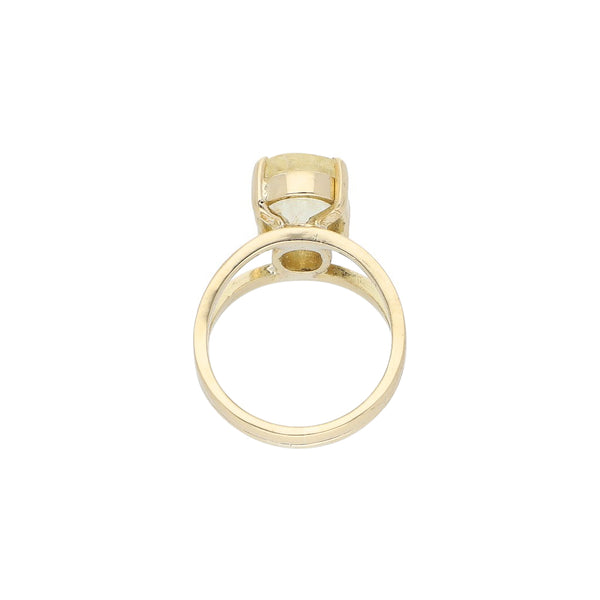 Anillo calado con cuarzo en oro amarillo 18 kilates.