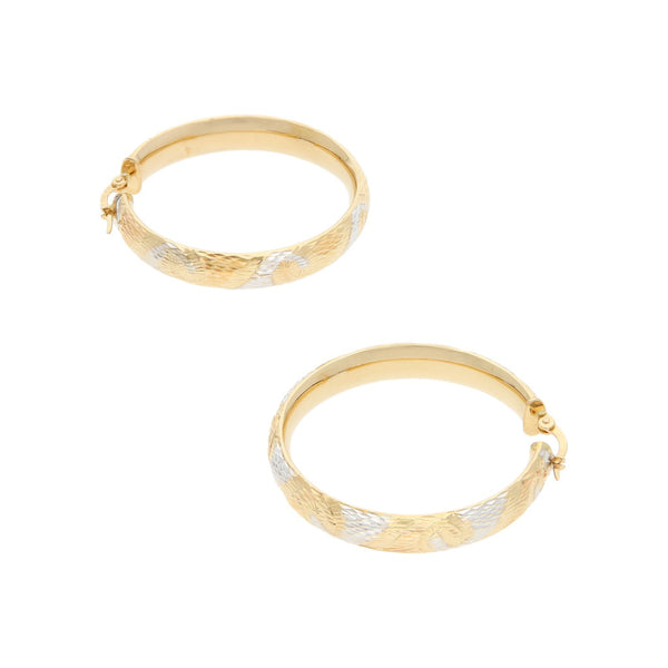 Arracadas labradas en oro amarillo 14 kilates.