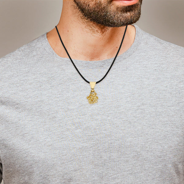Collar textil y dije barroco en oro amarillo 14 kilates.