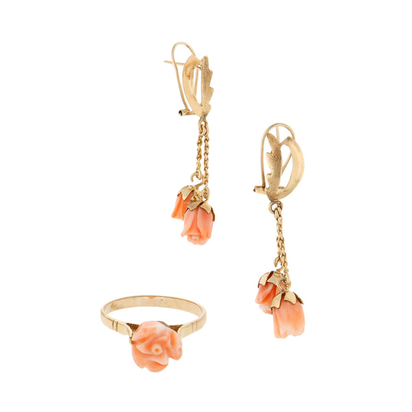 Juego de anillo y aretes diseño especial motivo flor con coral en oro amarillo 12 kilates.