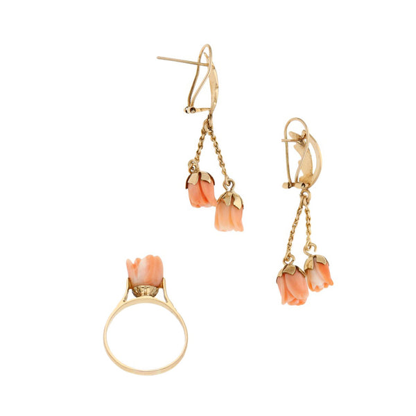 Juego de anillo y aretes diseño especial motivo flor con coral en oro amarillo 12 kilates.