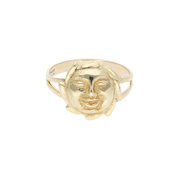 Anillo diseño especial motivo sol en oro amarillo 14 kilates.