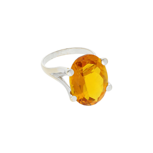 Anillo diseño especial con sintético en oro blanco 18 kilates.