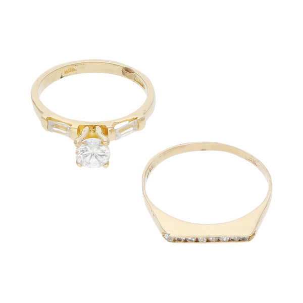 Dos anillos hechura diferentes con sintéticos en oro amarillo 12 kilates.