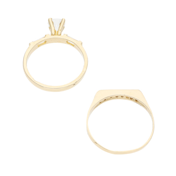 Dos anillos hechura diferentes con sintéticos en oro amarillo 12 kilates.
