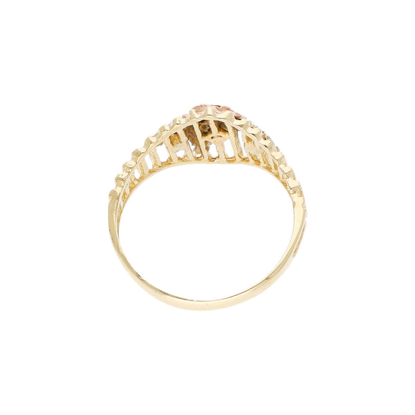 Anillo calado diseño rosa en oro tres tonos 14 kilates.