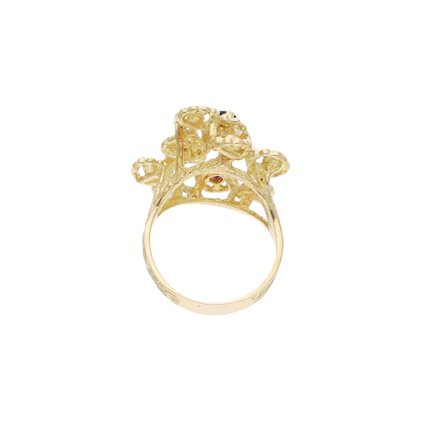 Anillo barroco con sintéticos en oro amarillo 14 kilates.