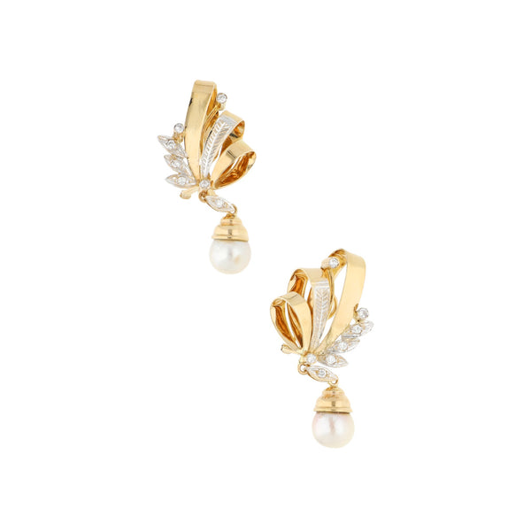 Aretes calados con perlas y sintéticos en oro amarillo 14 kilates.