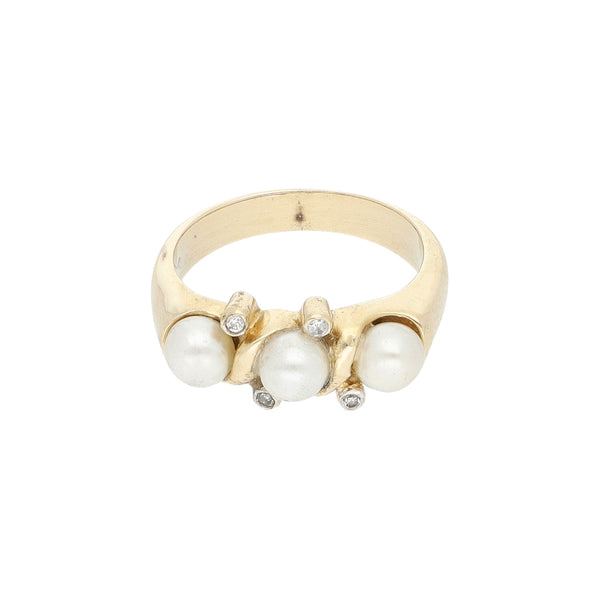 Anillo diseño especial con diamantes y perlas en oro amarillo 14 kilates.