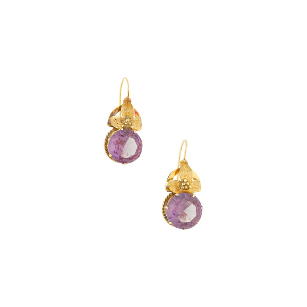 Aretes calados con amatistas en oro amarillo 14 kilates.