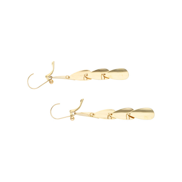 Aretes laminados colgantes en oro amarillo 14 kilates.