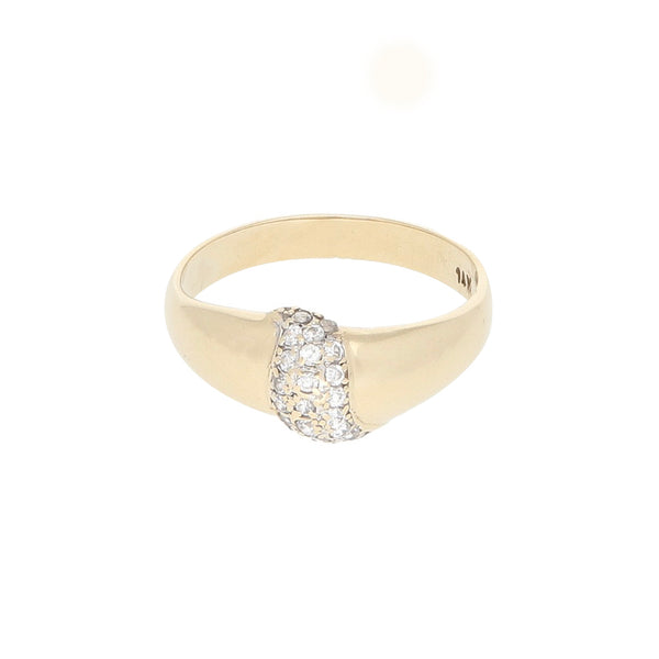 Anillo diseño especial con sintéticos en oro amarillo 14 kilates.