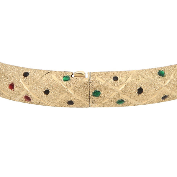 Pulsera de arillo labrada con esmalte en oro amarillo 14 kilates.