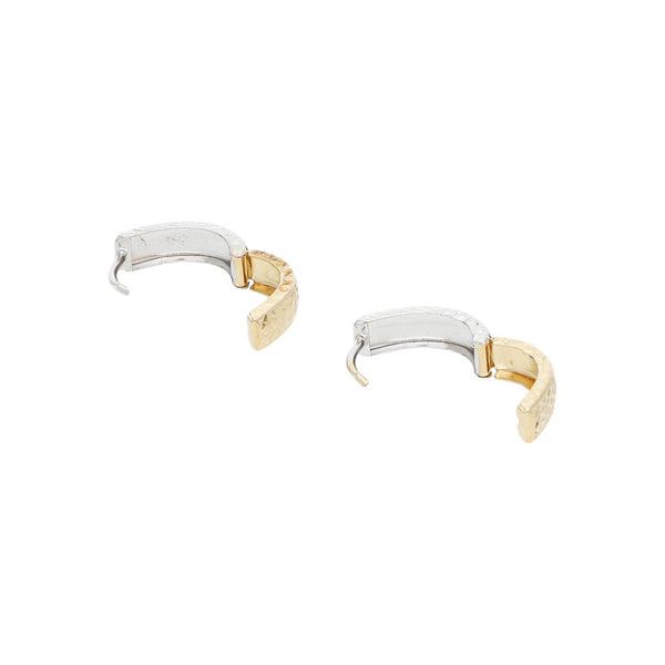 Dos argollas y aretes facetados en oro dos tonos 14 kilates.